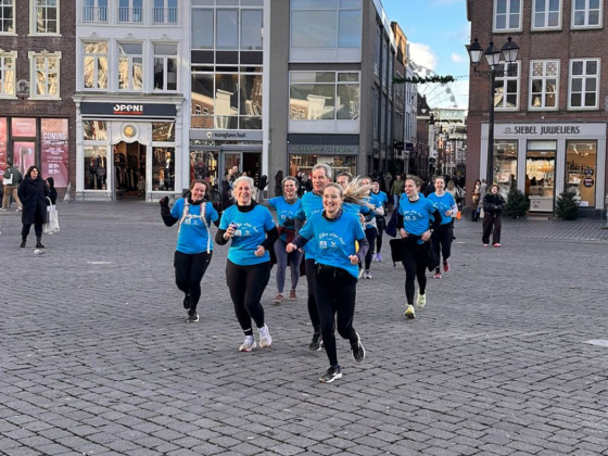 Team PuurJenn hardloopt een marathon