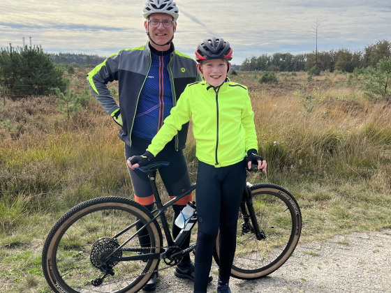 Tobias (10j) fietst naar Drenthe